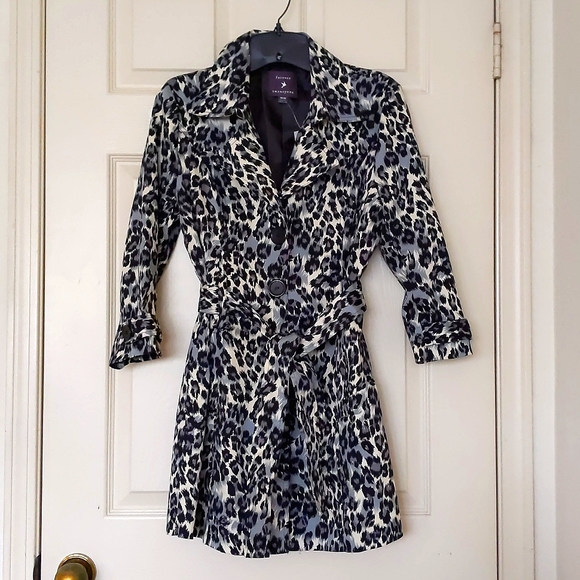 NWT. Forever 21 Cotton/Nylon Animal Print full lined coat w/2 side pockets, belt - Picture 1 of 6